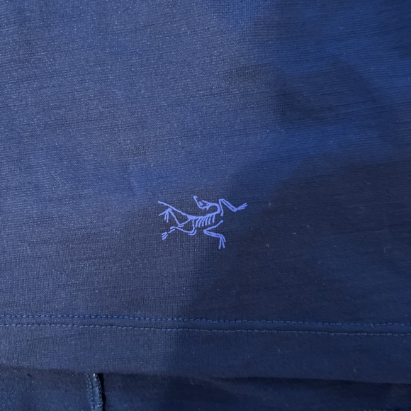 Women’s Arcteryx dark blue short sleeve shirt - Picture 3 of 5